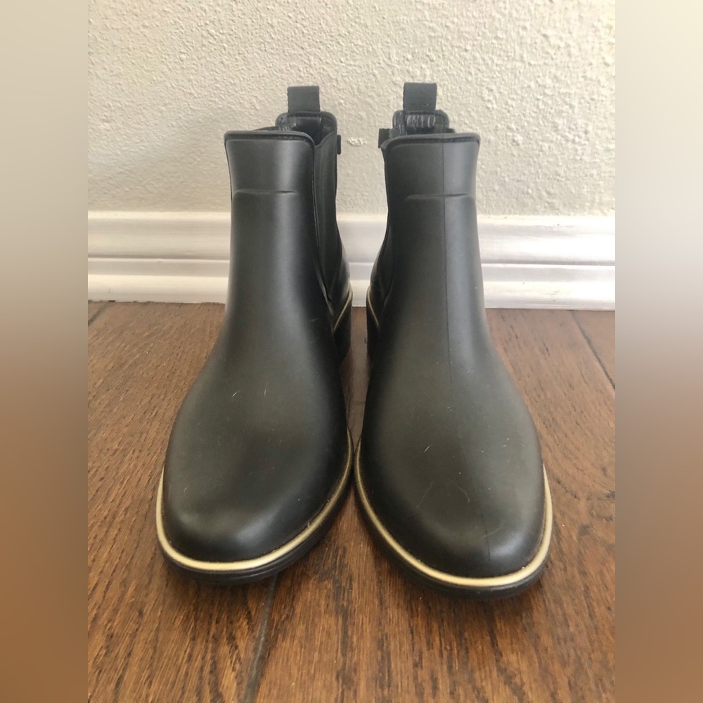 kate spade Telly Black Chelsea Ankle Rain Boots Gold Trim size 7 EUC - Picture 2 of 7